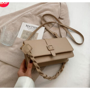 Елеганта дамска чанта за през рамо в кремав цвят