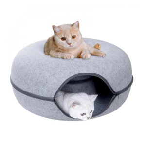 Легло за котки с тунел под формата на донът