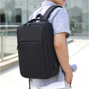 Спортна черна раница с USB порт подходяща за лаптоп, таблет